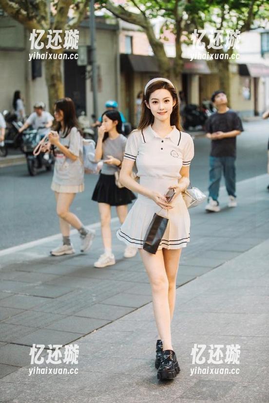 “五一吃瓜群众”App线路大揭秘：从蜂拥下载到被迫卸载的心酸旅程？