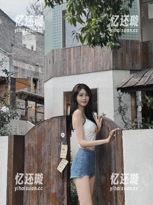 下载好莱坞黑料正能量网页版，瓜田里不再走错路！