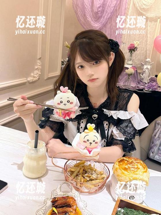 ‘好莱坞黑料正能量’的网页版链接，让我每天都在黑与亮之间徘徊，挺有趣，但倍感疲惫呢。