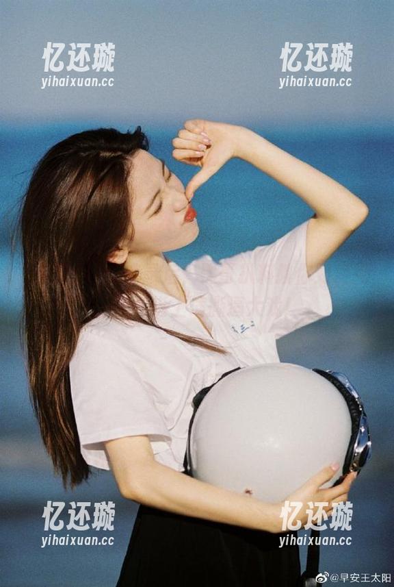 黑哥扒料 登录后,黑哥扒料教你如何用一根手指上演撕逼大戏!