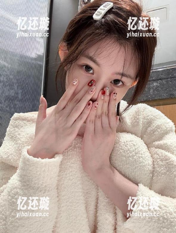 图片翻页，黑料不打烊的入口像是闹鬼的小道，阴森又好奇！
