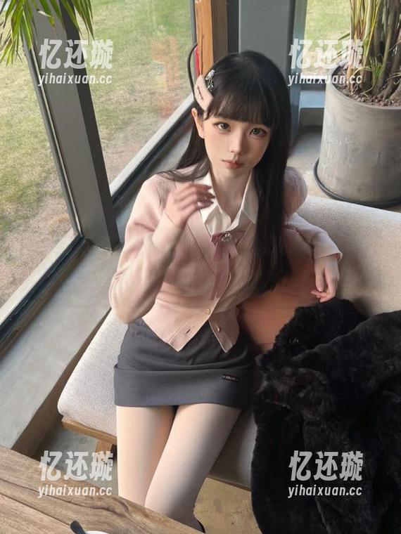 更新后，果然是热搜味儿满满，这“黑瓜吃料”实在太好刷了。